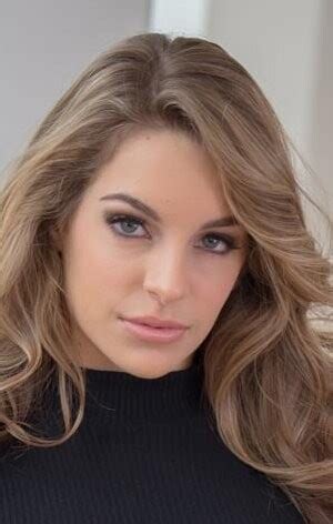 Kimmy Granger (Actress) Age, Wiki, Bio, Height, Weight, Videos。